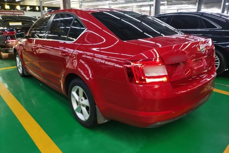 Used Skoda Octavia 2015 1.6L Automatic Yijie Edition Exterior 2