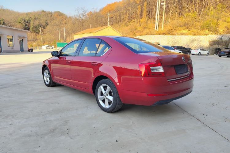 Used Skoda Octavia 2015 1.6L Automatic Yijun Edition Exterior 3