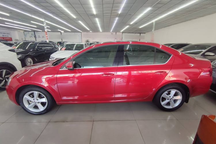 Used Skoda Octavia 2015 1.6L Automatic Yijun Edition Exterior 3