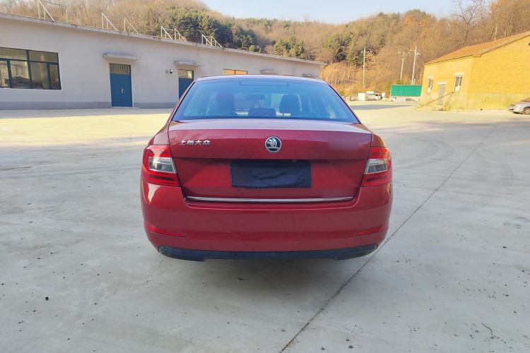 Used Skoda Octavia 2015 1.6L Automatic Yijun Edition Exterior 4
