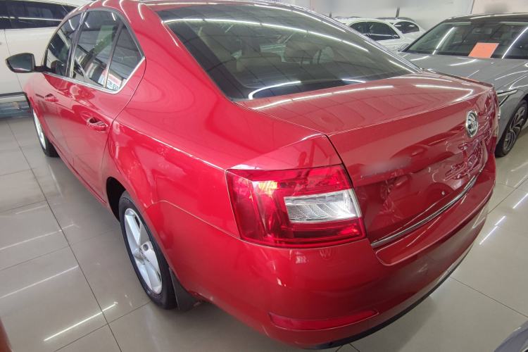 Used Skoda Octavia 2015 1.6L Automatic Yijun Edition Exterior 4