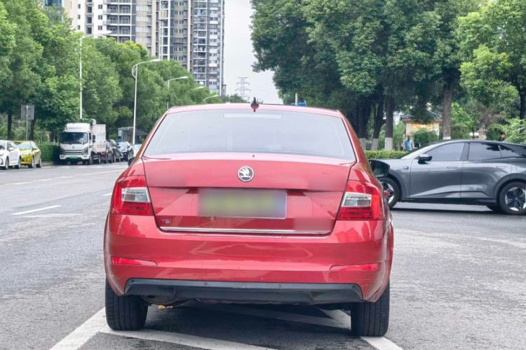 Used Skoda Octavia 2015 1.6L Automatic Yijun Edition Exterior 5