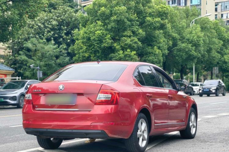 Used Skoda Octavia 2015 1.6L Automatic Yijun Edition Exterior 6