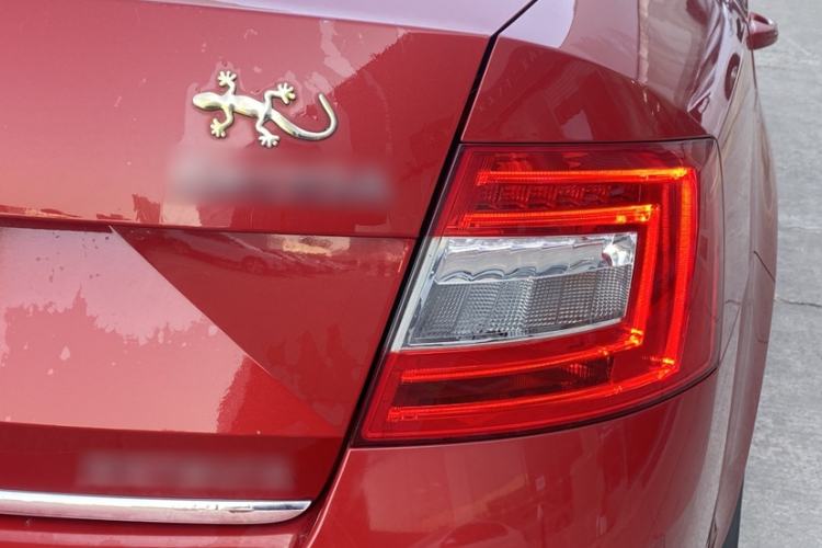 Used Skoda Octavia 2015 1.6L Automatic Yijun Edition Exterior 7