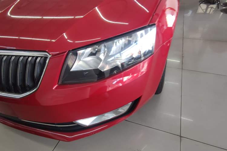 Used Skoda Octavia 2015 1.6L Automatic Yijun Edition Exterior 7