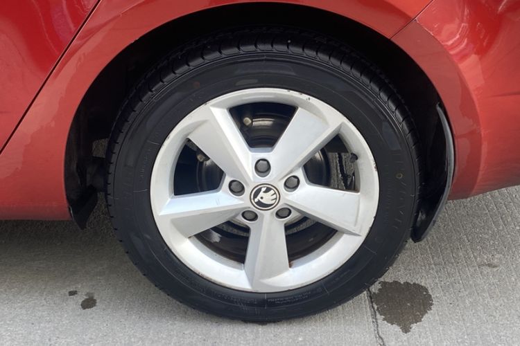Used Skoda Octavia 2015 1.6L Automatic Yijun Edition Exterior 8