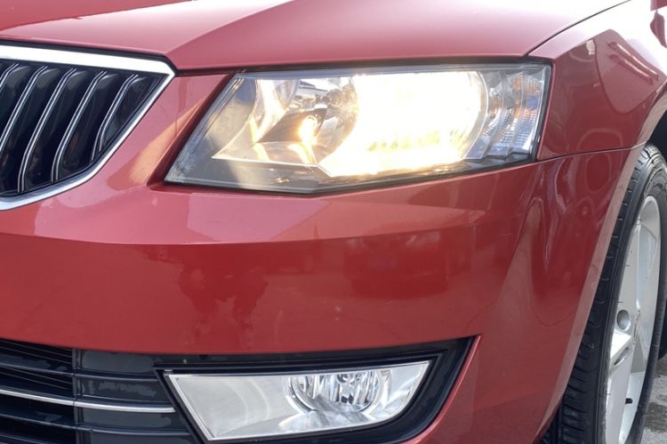 Used Skoda Octavia 2015 1.6L Automatic Yijun Edition Exterior 9