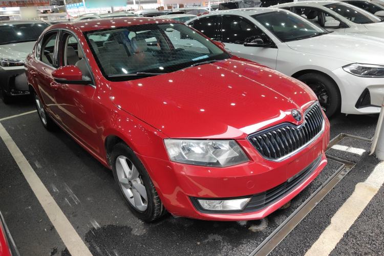 Used Skoda Octavia 2015 1.6L Automatic Yijie Edition Front Right 45 Deg