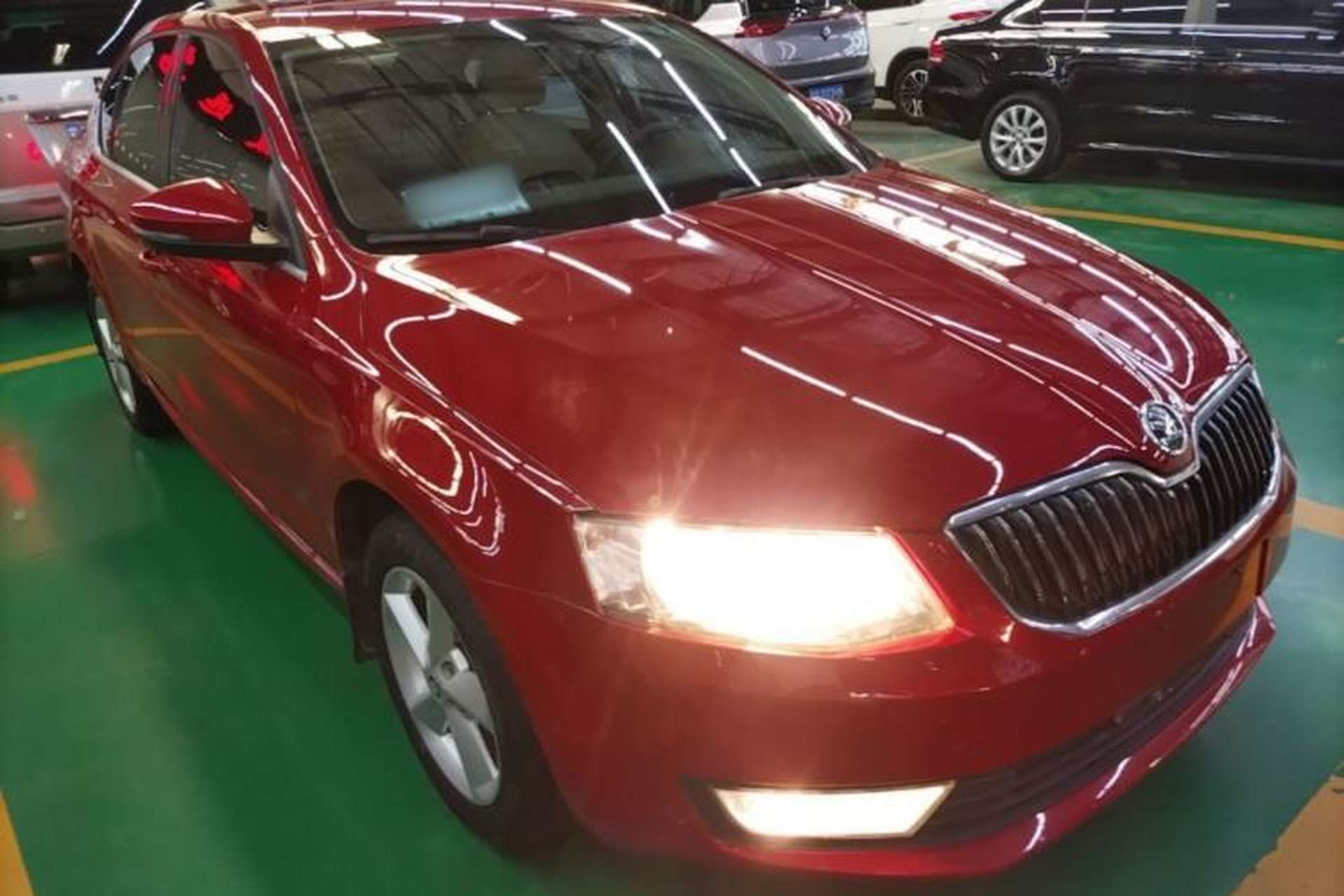 Used Skoda Octavia 2015 1.6L Automatic Yijie Edition Front Right 45 Deg