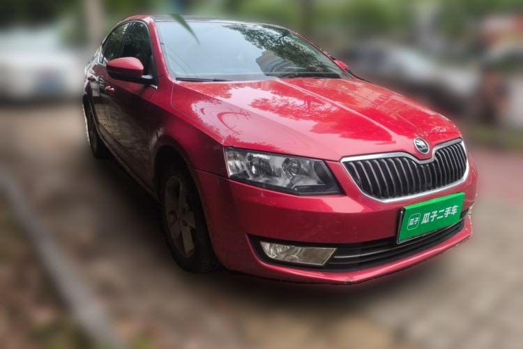 Used Skoda Octavia 2015 1.6L Automatic Yijun Edition Front Right 45 Deg
