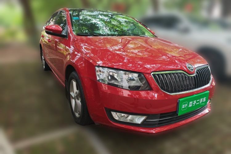 Used Skoda Octavia 2015 1.6L Automatic Yijun Edition Front Right 45 Deg