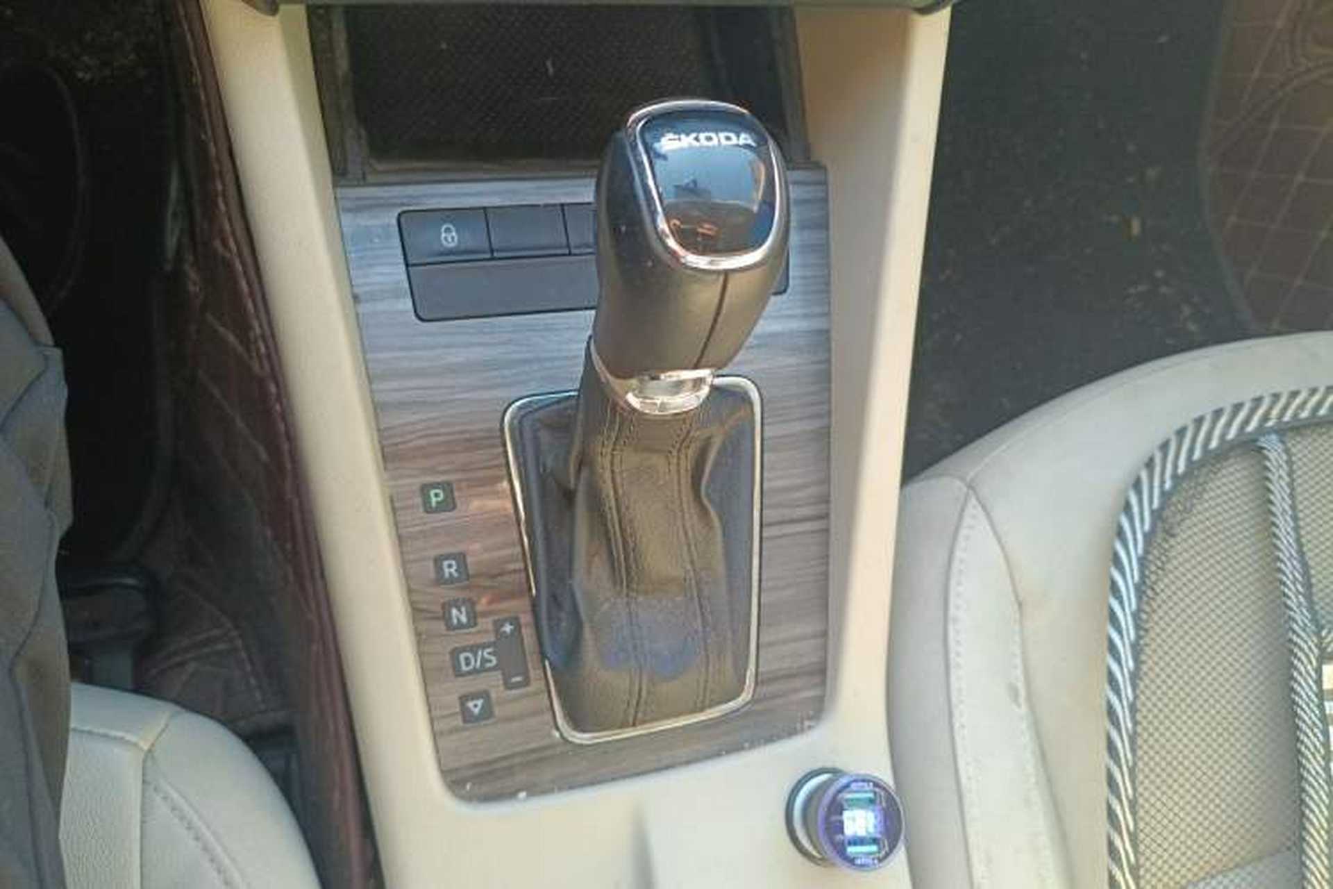 Used Skoda Octavia 2015 1.6L Automatic Yijun Edition Gear Lever