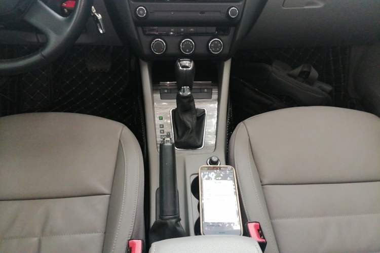 Used Skoda Octavia 2015 1.6L Automatic Yijun Edition Gear Lever