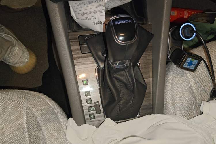 Used Skoda Octavia 2015 1.6L Automatic Yijun Edition Gear Lever