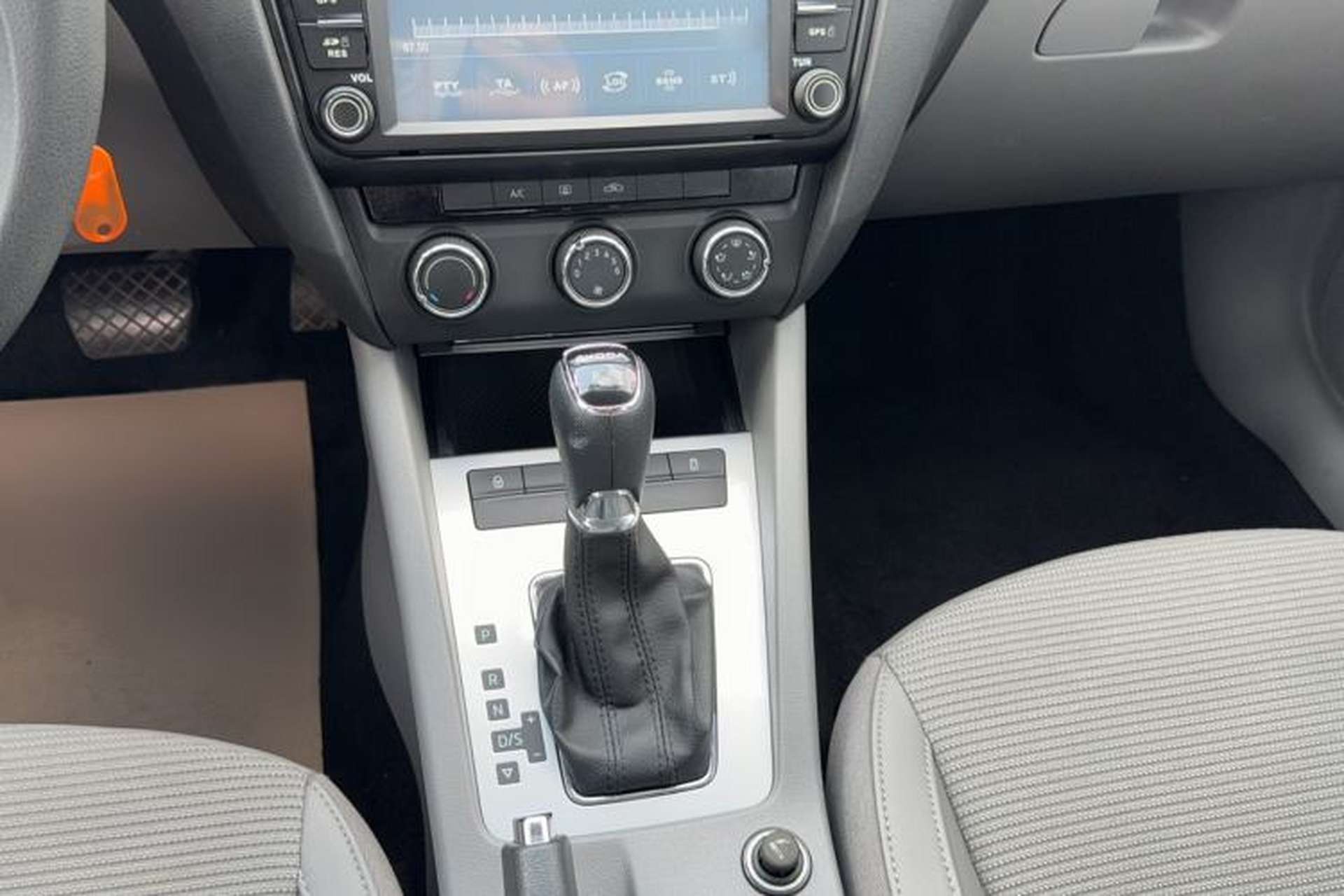 Used Skoda Octavia 2015 1.6L Automatic Yijie Edition Gear Lever