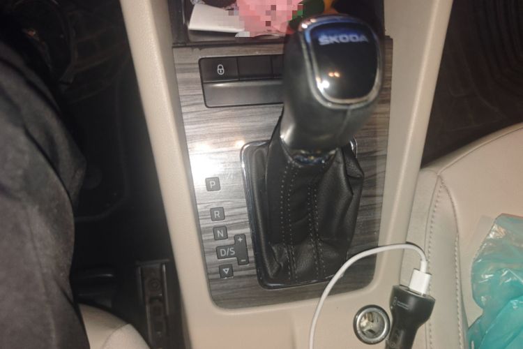 Used Skoda Octavia 2015 1.6L Automatic Yijun Edition Gear Lever