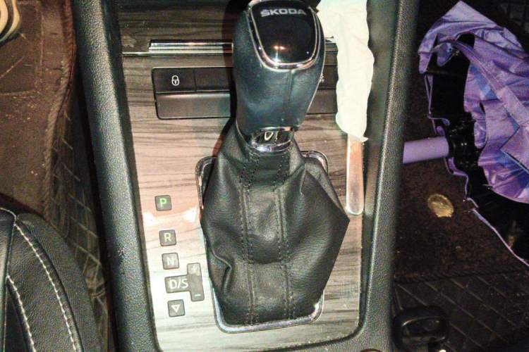 Used Skoda Octavia 2015 1.6L Automatic Yijun Edition Gear Lever