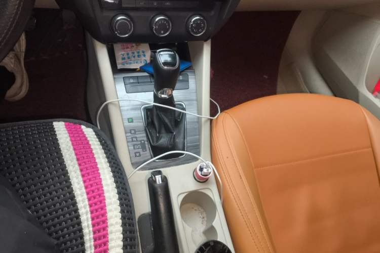 Used Skoda Octavia 2015 1.6L Automatic Yijun Edition Gear Lever