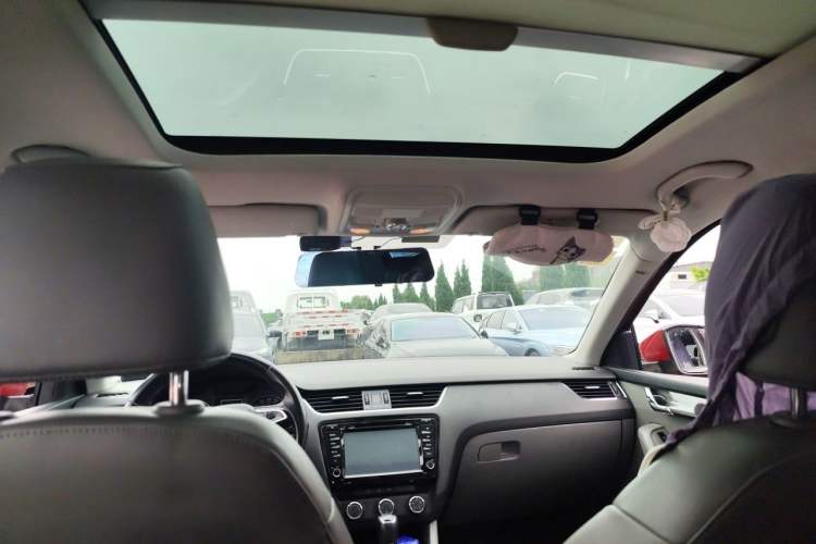 Used Skoda Octavia 2015 1.6L Automatic Yijun Edition Headliner