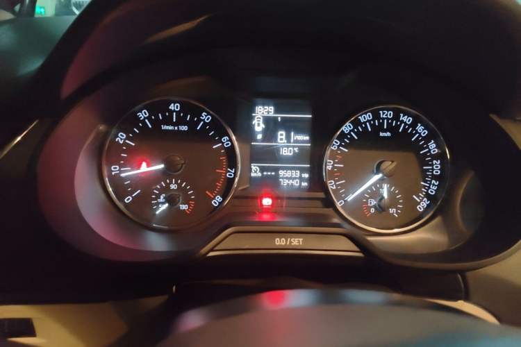 Used Skoda Octavia 2015 1.6L Manual Yijie Edition Instrument Cluster
