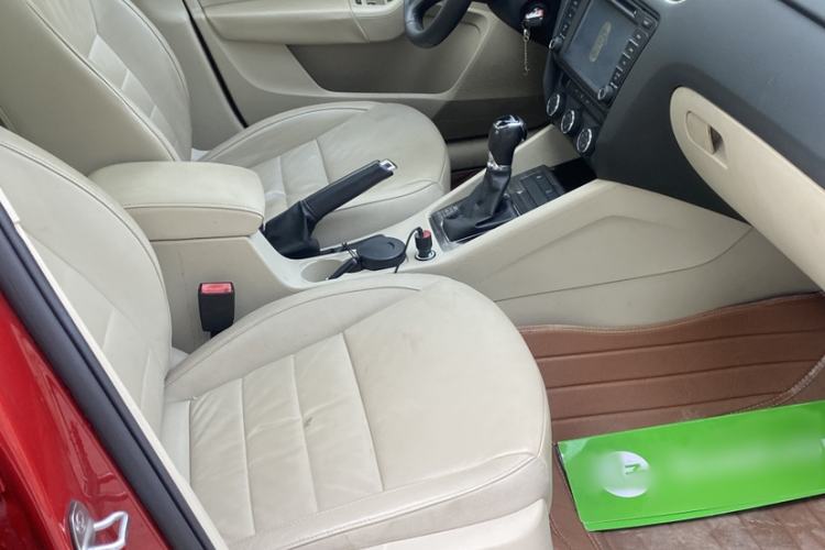 Used Skoda Octavia 2015 1.6L Automatic Yijun Edition Interior 10