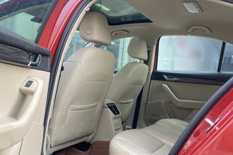 Used Skoda Octavia 2015 1.6L Automatic Yijun Edition Interior 11