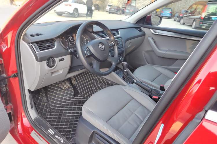 Used Skoda Octavia 2015 1.6L Automatic Yijun Edition Interior 2