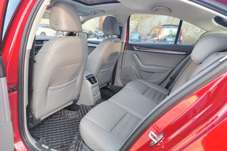 Used Skoda Octavia 2015 1.6L Automatic Yijun Edition Interior 3