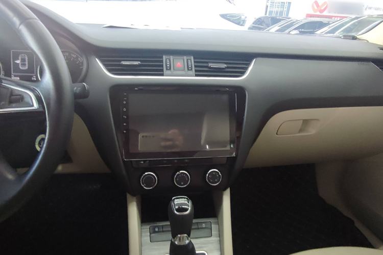 Used Skoda Octavia 2015 1.6L Automatic Yijun Edition Interior 3
