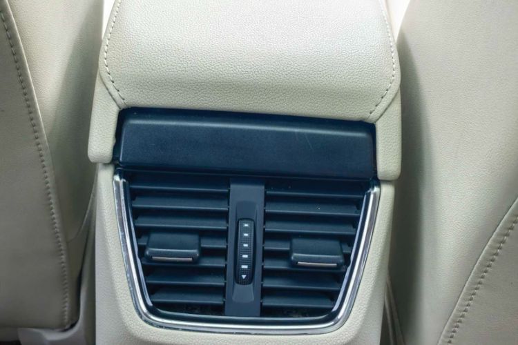 Used Skoda Octavia 2015 1.6L Automatic Yijun Edition Interior 3