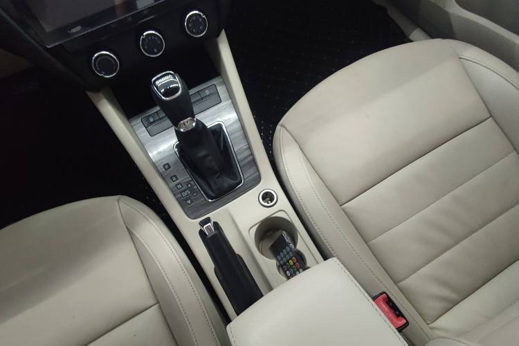 Used Skoda Octavia 2015 1.6L Automatic Yijun Edition Interior 4