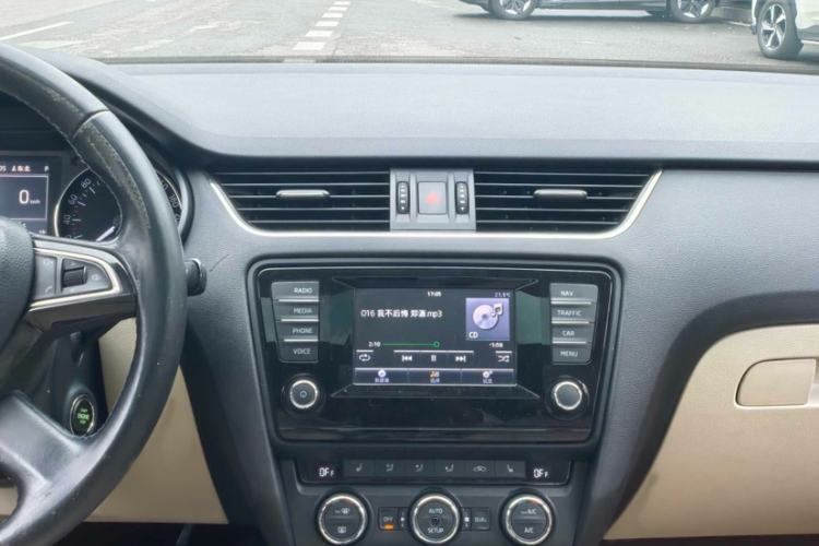 Used Skoda Octavia 2015 1.6L Automatic Yijun Edition Interior 4