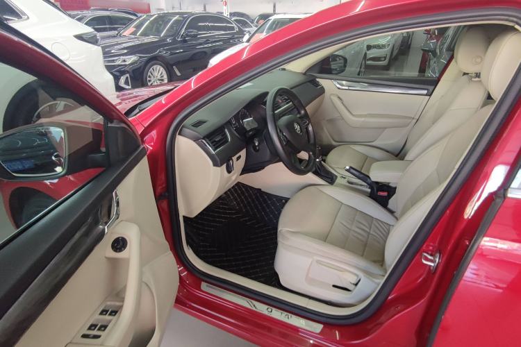 Used Skoda Octavia 2015 1.6L Automatic Yijun Edition Interior 5