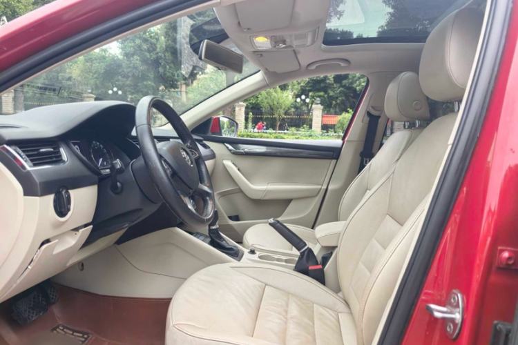 Used Skoda Octavia 2015 1.6L Automatic Yijun Edition Interior 5
