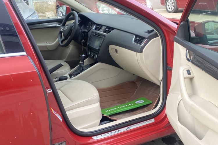 Used Skoda Octavia 2015 1.6L Automatic Yijun Edition Interior 6
