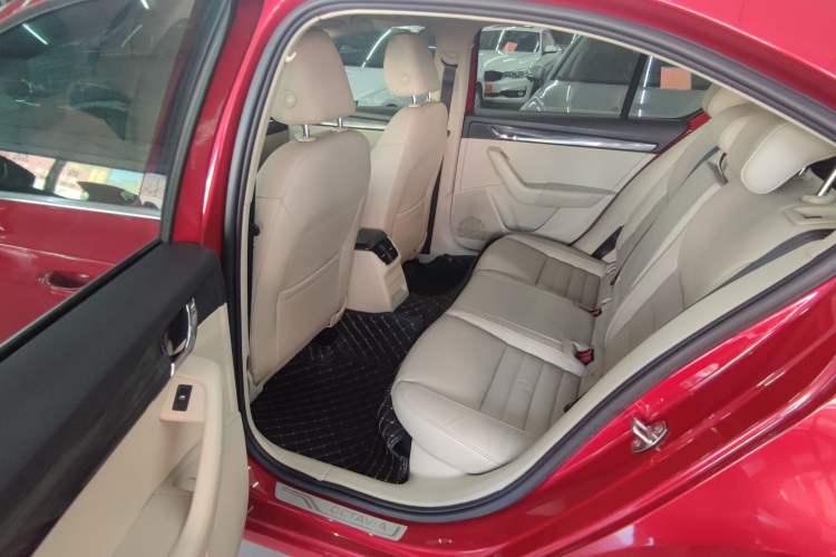 Used Skoda Octavia 2015 1.6L Automatic Yijun Edition Interior 6