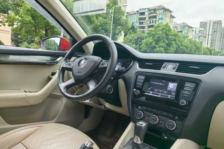 Used Skoda Octavia 2015 1.6L Automatic Yijun Edition Interior 6