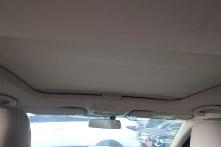 Used Skoda Octavia 2015 1.6L Automatic Yijun Edition Interior 7