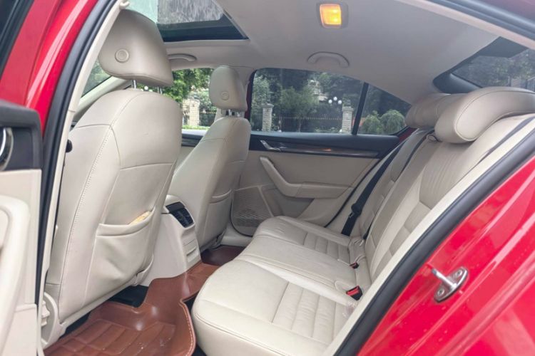 Used Skoda Octavia 2015 1.6L Automatic Yijun Edition Interior 7