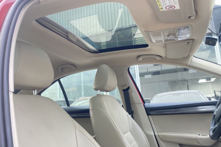 Used Skoda Octavia 2015 1.6L Automatic Yijun Edition Interior 8