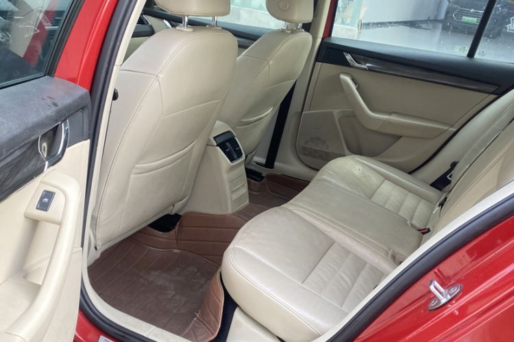 Used Skoda Octavia 2015 1.6L Automatic Yijun Edition Interior 9