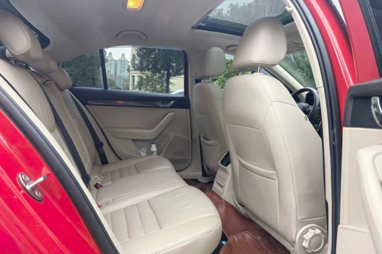 Used Skoda Octavia 2015 1.6L Automatic Yijun Edition Interior 9