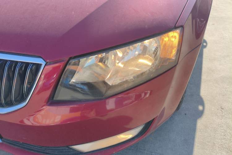 Used Skoda Octavia 2015 1.6L Manual Yijie Edition Left Front Headlight