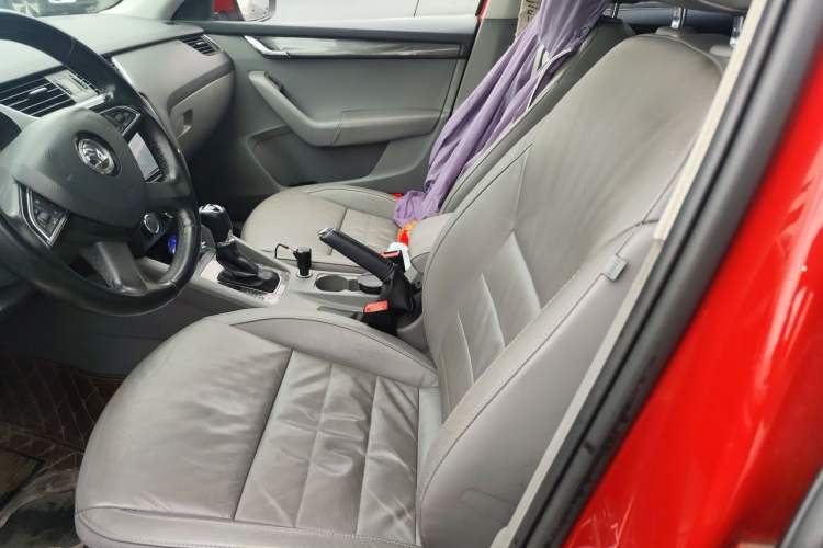 Used Skoda Octavia 2015 1.6L Automatic Yijun Edition Left Front Seat