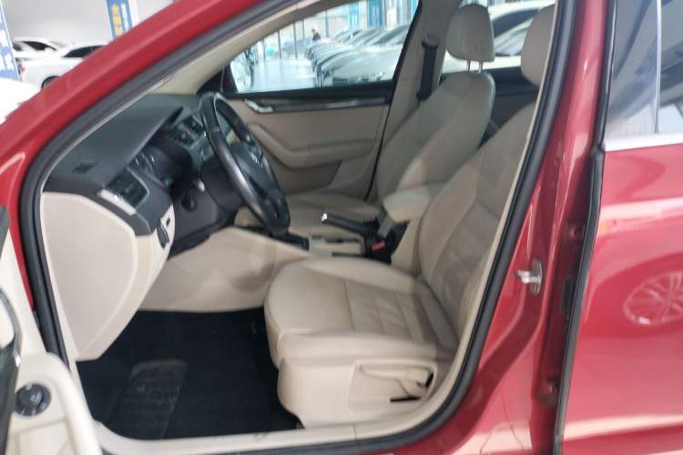 Used Skoda Octavia 2015 1.6L Automatic Yijun Edition Left Front Seat