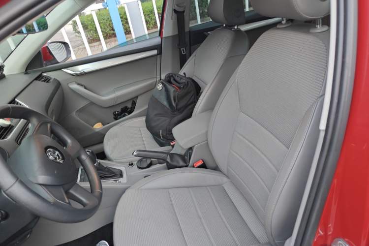 Used Skoda Octavia 2015 1.6L Automatic Yijie Edition Left Front Seat