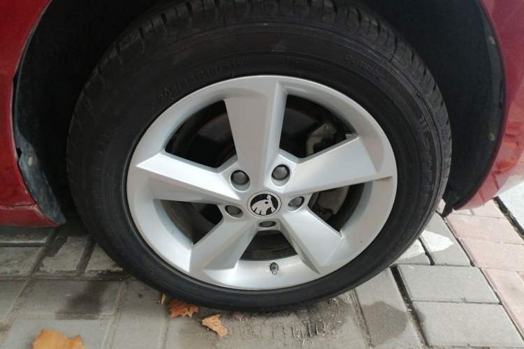 Used Skoda Octavia 2015 1.6L Automatic Yijun Edition Left Front Wheel Hub