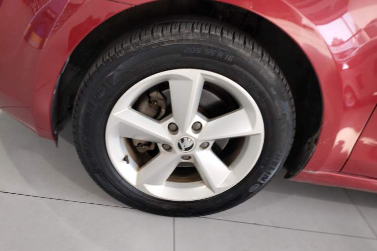 Used Skoda Octavia 2015 1.6L Automatic Yijun Edition Left Front Wheel Hub