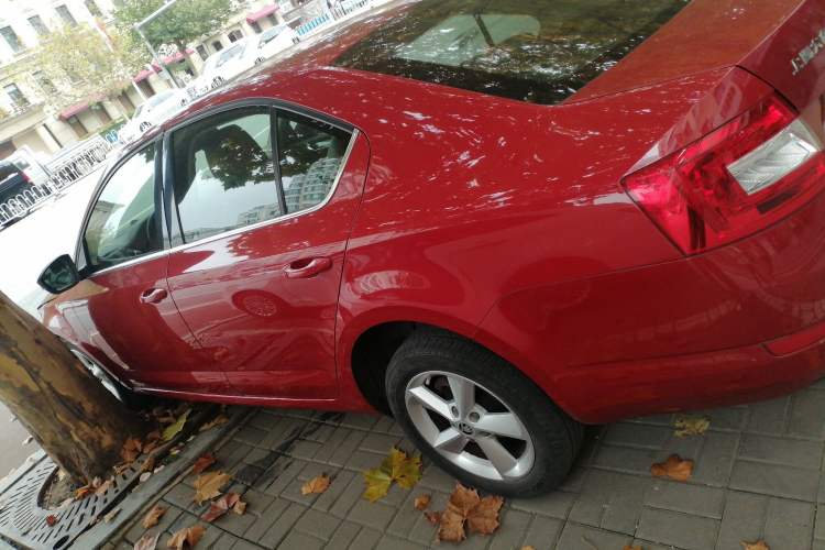 Used Skoda Octavia 2015 1.6L Automatic Yijun Edition Left Side