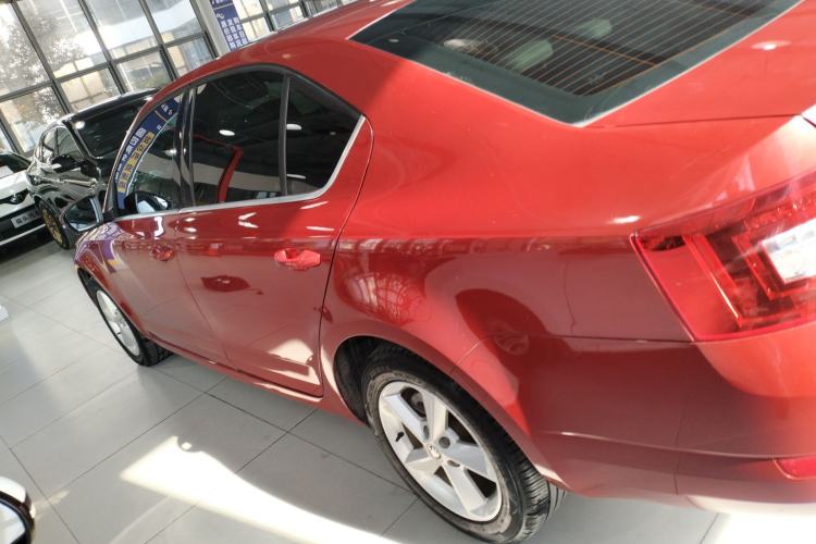 Used Skoda Octavia 2015 1.6L Automatic Yijun Edition Left Side
